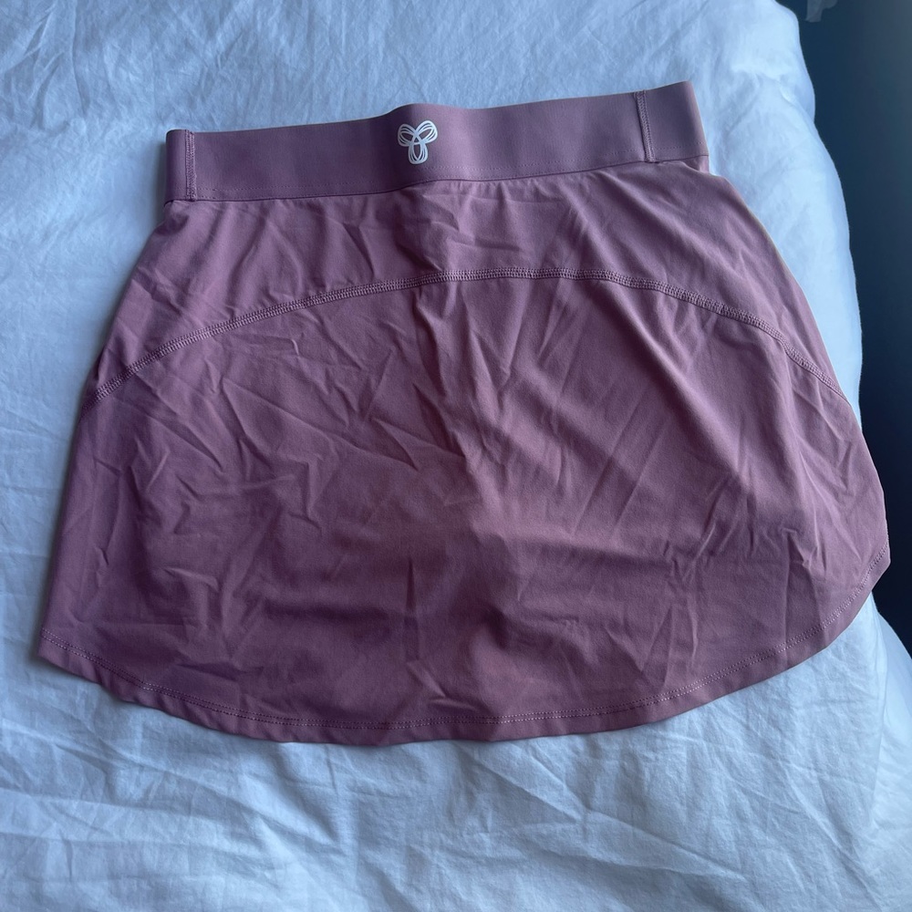 Aritzia tnamove rally skirt